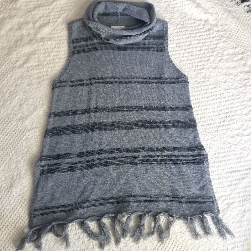 Mud Pie Grey Sleeveless Cowl Neck Sweater with Tassles